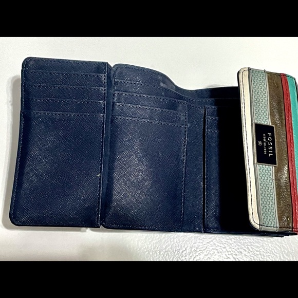 Women’s Authentic Fossil wallet Small - Picture 4 of 6